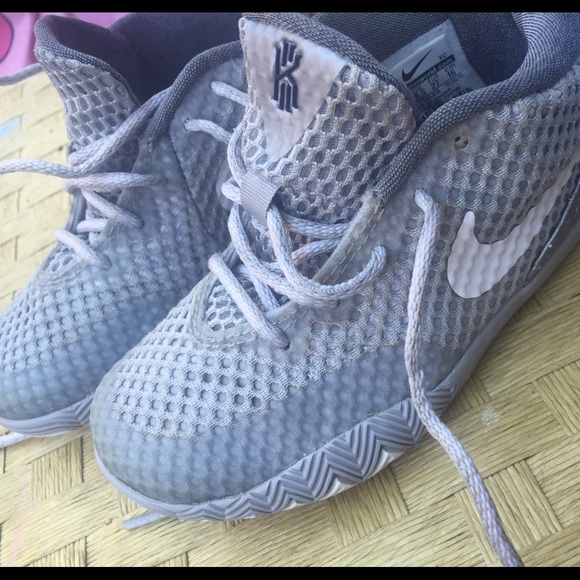 10C KYRIE IRVING NIKE SHOES