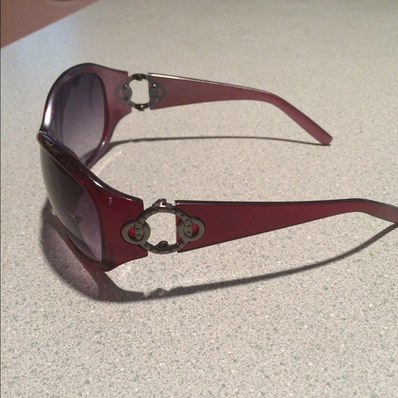 Red sunglasses - Picture 2 of 3