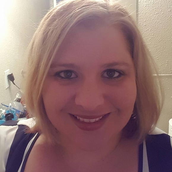 Meet your Posher, Melissa - Picture 1 of 1