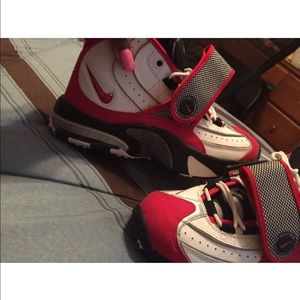 Men size 8 red black and white Nike turf sneakers