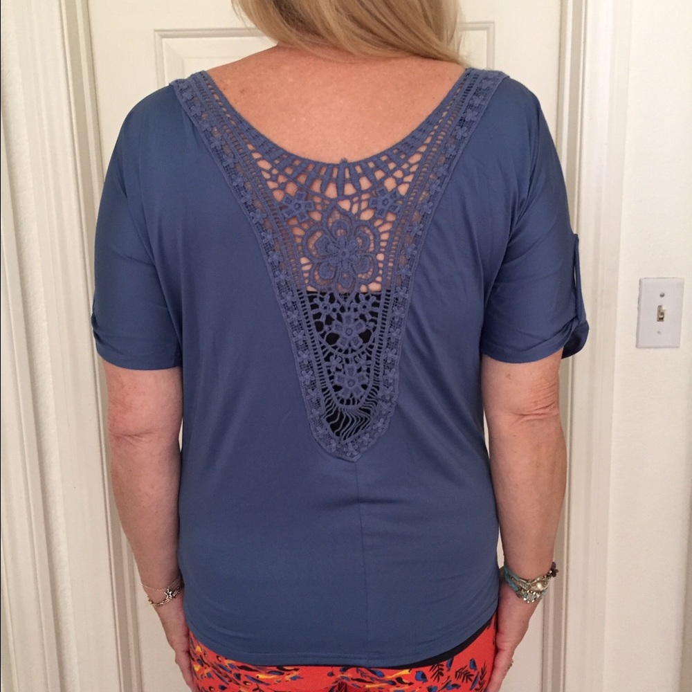 🆕STRIKING  TOP WITH CROCHETED BACK IN OCEAN BLUE - Picture 5 of 5