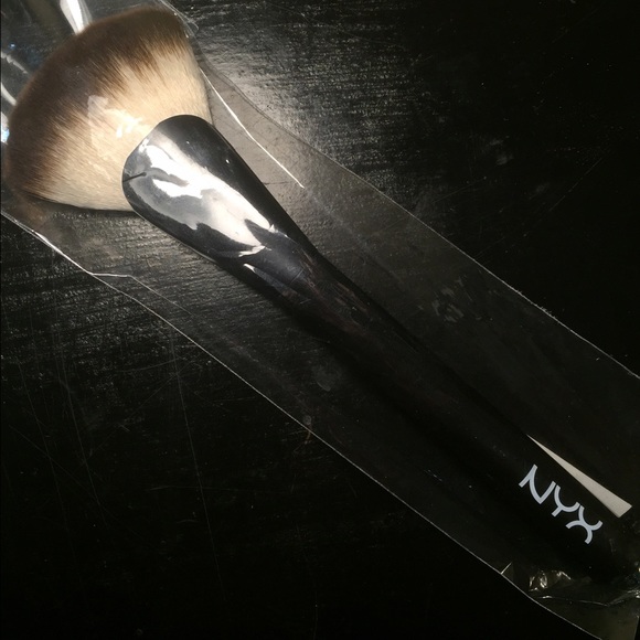 NYX Pro Fan Brush