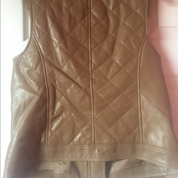 Vince Rabbit Fur Vest - Picture 3 of 4