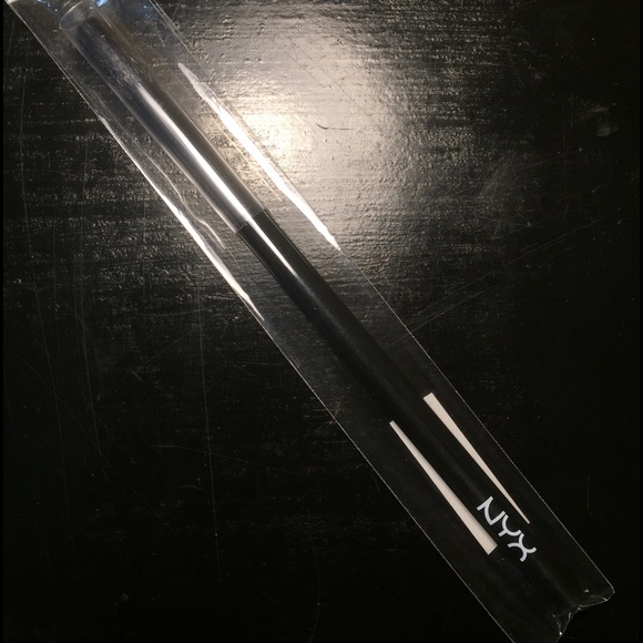 NYX Pro Crease Brush