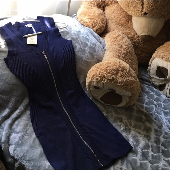 GUESS SWEATER DRESS