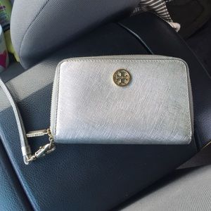 Tory burch wristlet