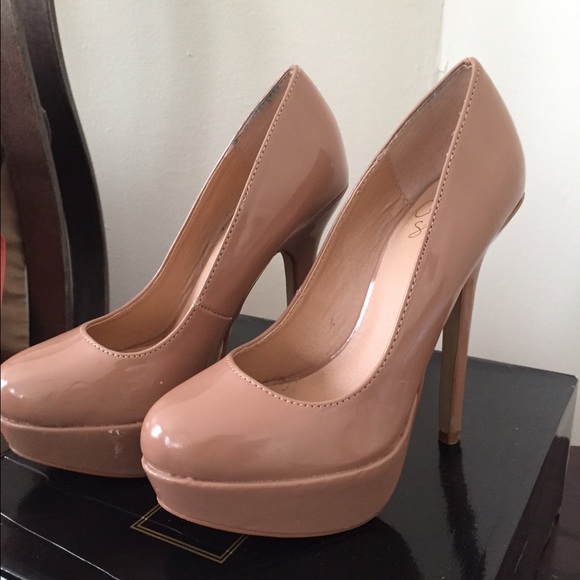 Nude Platform Pumps Patent Leather