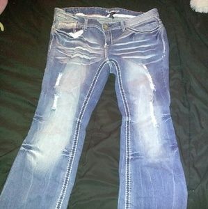 Light wash, cute ripped jeans.