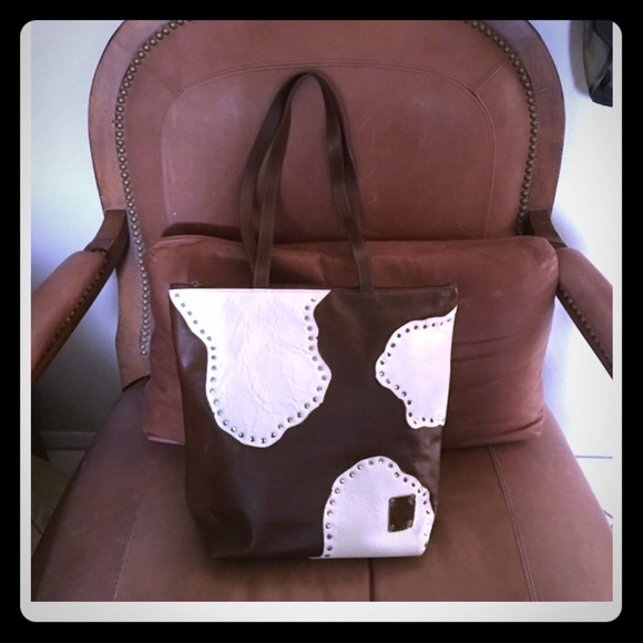 Carlos Falchi Handbags - 3 DAY SALE 🎀Carlos Falchi "Buffalo" Bag🎀