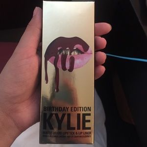 KYLIEJENNER LIPKIT BIRTHDAYEDITION REALGOLDINFUSED