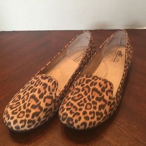 Leopard Fabric Flats White Mountain 7.5 M