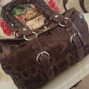 Adorable Brown coach bag MOST OFFERS ACCEPTED
