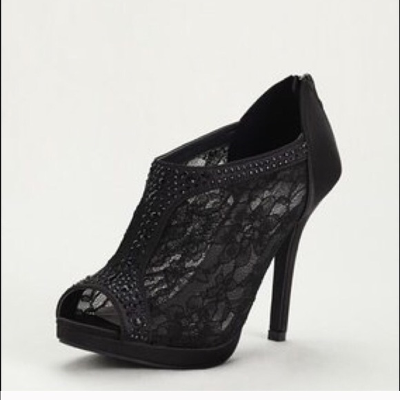 Michelangelo Black Lace Open Toe Shoes