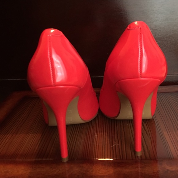 Red heels - Picture 3 of 4