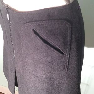 Gap black wool mini w/patch pkt/pleat/exposed zip