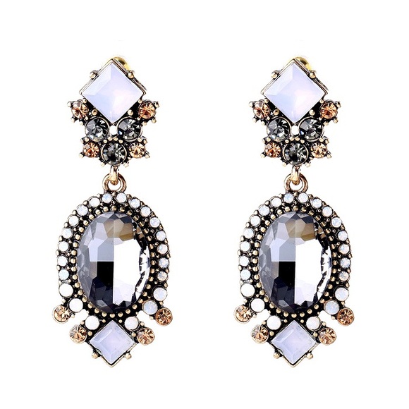 CLOSET CLOSING - Vintage Style Earrings