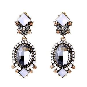 CLOSET CLOSING - Vintage Style Earrings