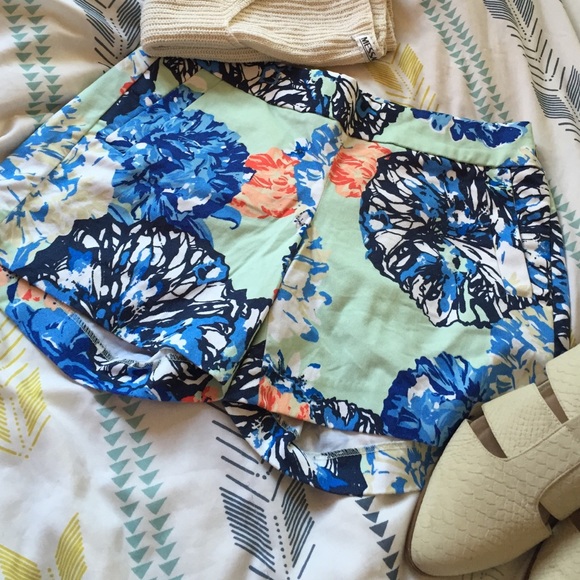 J. Crew Pants - Bright and fun Floral stretch J. Crew shorts