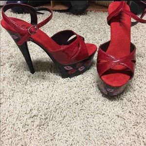 Red and black costume pump