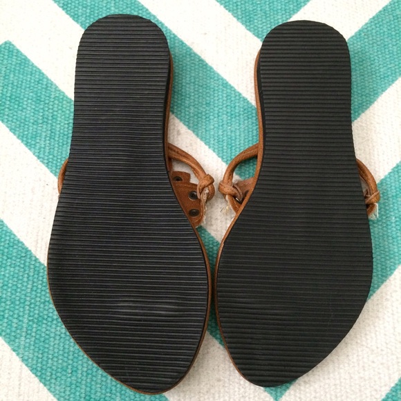 ✨HP!✨ NWOT Boho Brown Flower Sandals - Picture 2 of 3