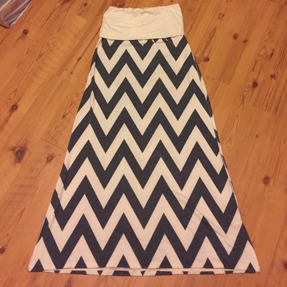 Grey and off white chevron maxi skirt.