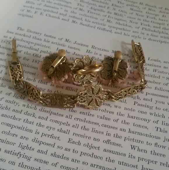 Vintage goldtone and pink celluloid floral set - Picture 2 of 4