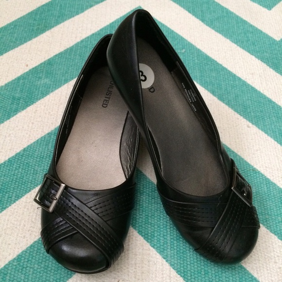 NWOT Black Kenneth Cole Unlisted Flats