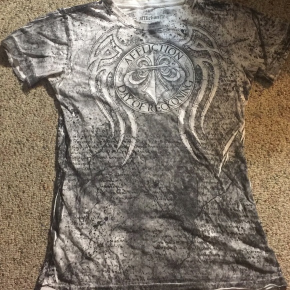 Affliction size lg white shirt with smoky design