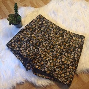 FOREVER 21 stunning Tinseled shorts size 27