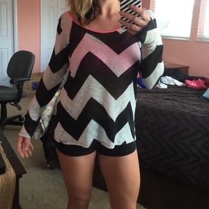 Daytrip White and black chevron long sleeve top