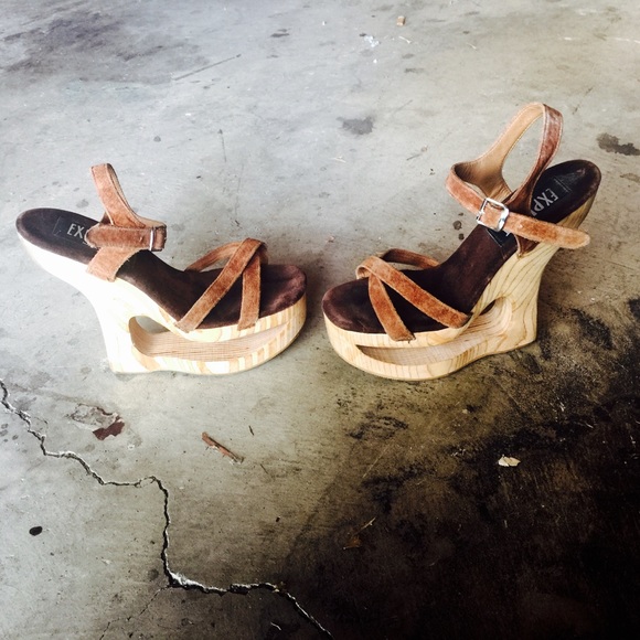 Funky wood platforms ❤️ - Picture 2 of 4