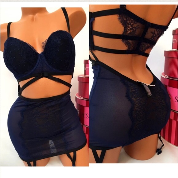 🍓LAST PRICE DROP🍓 NWT RED VS nightie garter slip