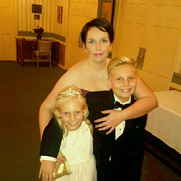 Meet your Posher, Stephanie - Picture 2 of 2