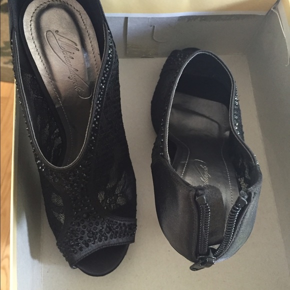 Shoes - Picture 2 of 3