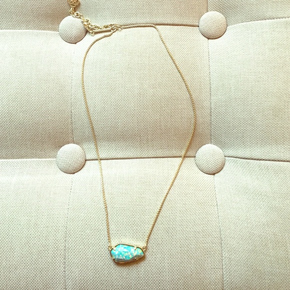 Kendra Scott necklace