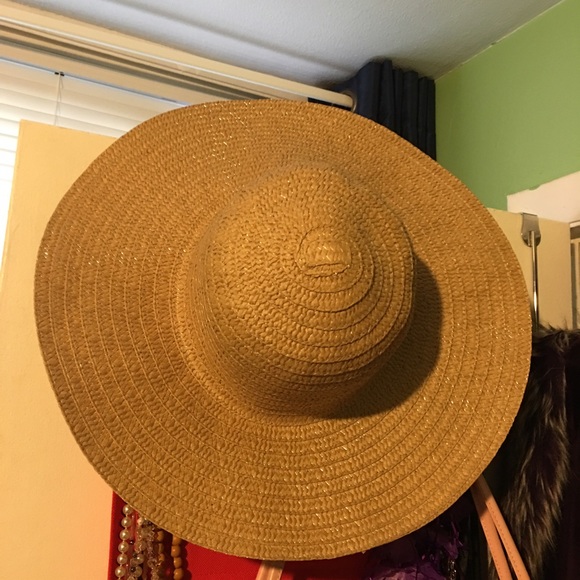 Women hat.      Lower price
