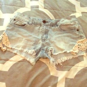 Jean shorts with crochet