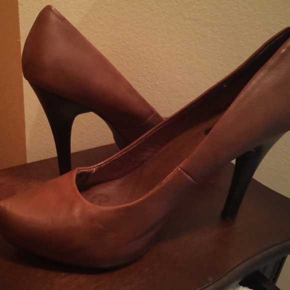 Dollhouse nude pumps