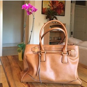 ✋🏻✋🏻✋🏻✋🏻Sold✋🏻✋🏻✋🏻✋🏻Aldo large tan handbag