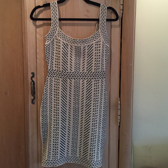 BCBG Aleena body con dress