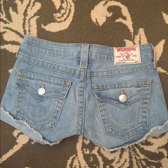 Light wash True Religion Jean shorts - Picture 2 of 3