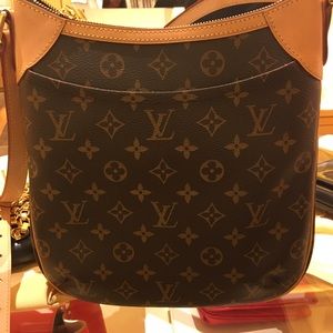 Lv cross body mint condition like new