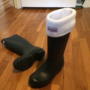 Navy blue Hunter Rainboots with cream liners