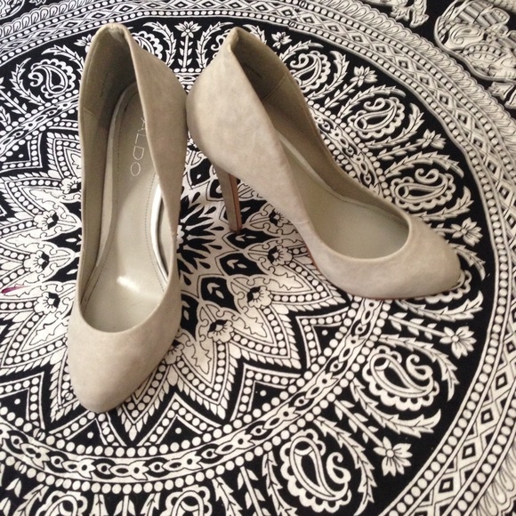 Any offer(description!) ALDO heels