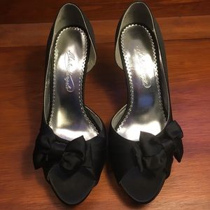 ❗️price dropped ❗️Very cute black pumps!