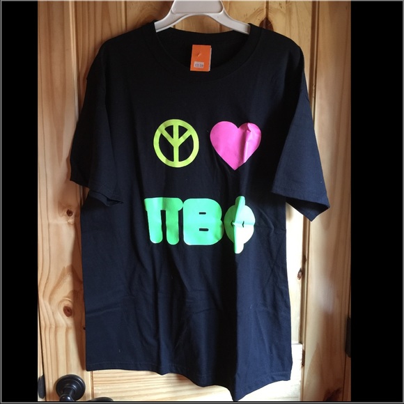Pi Beta Phi peace tshirt, black