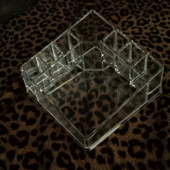 Cosmetic organizer
