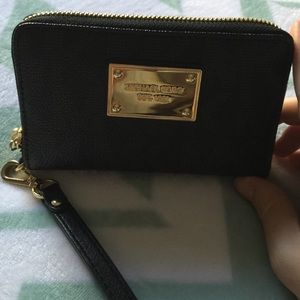 Michael kors wallet hardly used!!