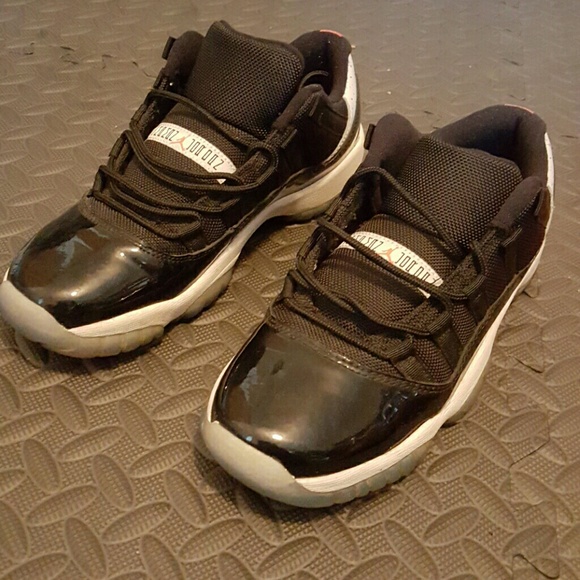 Basketball sneakers - Picture 1 of 1
