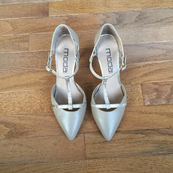 Moda Heels - Picture 1 of 3